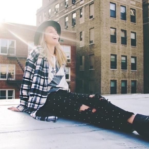 ✨CARMAR✨Studs & Rhinestone Distressed Jeans - Picture 2 of 6